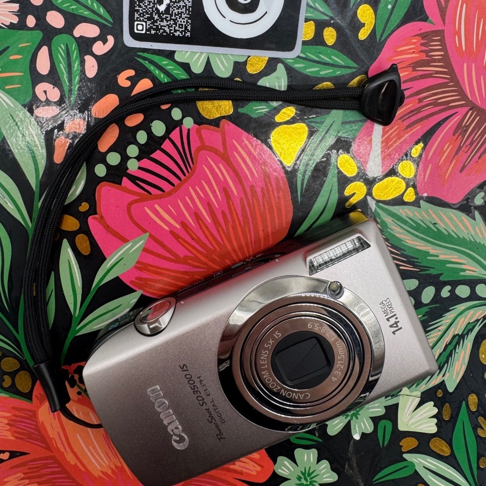 Canon PowerShot SD3500 IS Digital ELPH 14.1MP Camera Silver Bundle